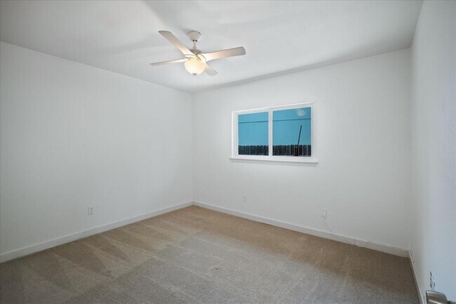 Building Photo - 3803 Alexandria Dr
