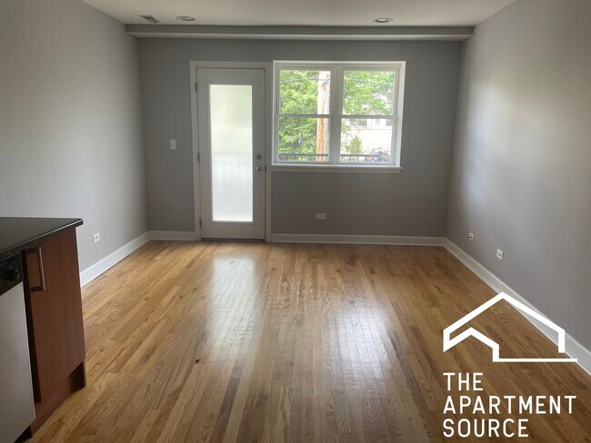 Building Photo - 6954 N Greenview Ave