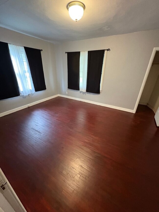 Building Photo - 3 Bedroom Single Family Home