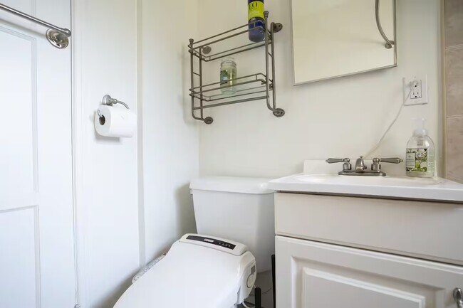 Building Photo - 2302 Loy Ln