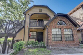 Building Photo - 385 Woodside Dr
