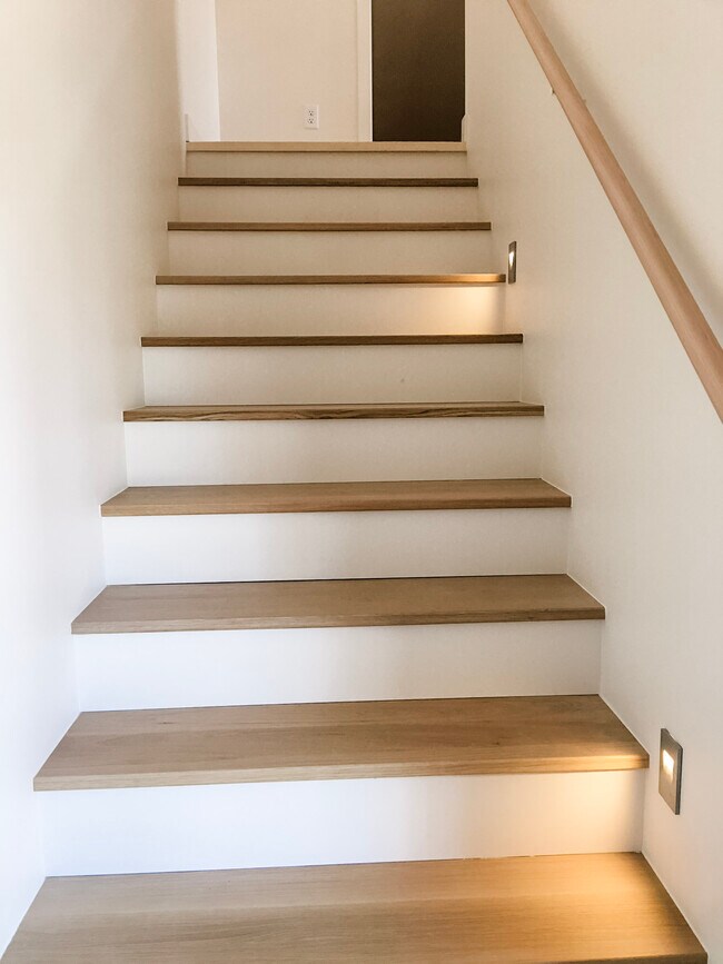 Building Photo - 926 Cleveland St.