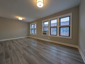 Building Photo - 3943 N Janssen Ave