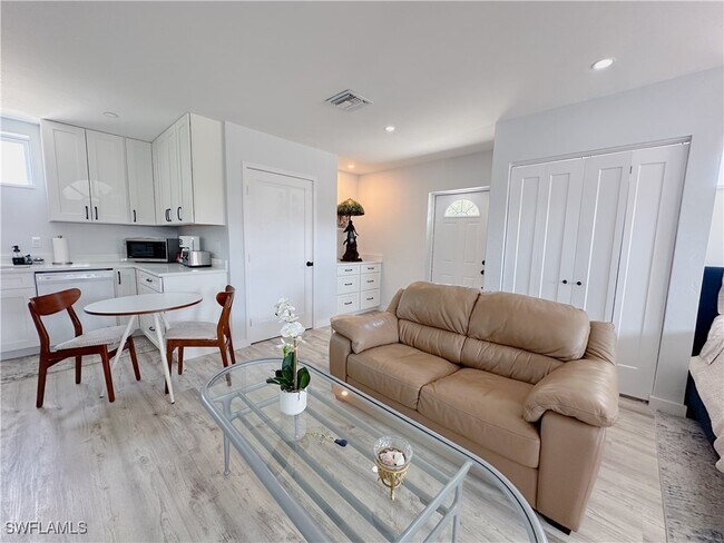 Primary Photo - 1308 Rosemary Ln