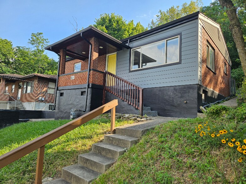 Primary Photo - 611 Edgecliff Rd