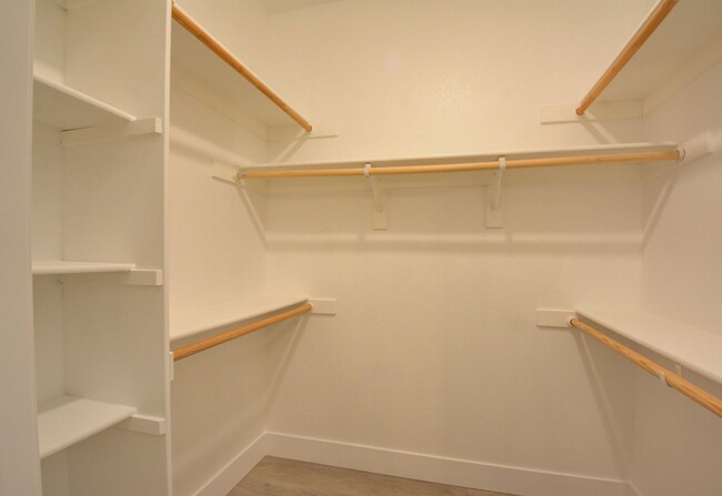 Building Photo - Gorgeous two bedroom two bathroom condo in...