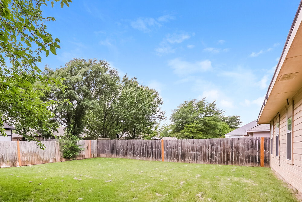 Building Photo - 1223 Reeves Ln