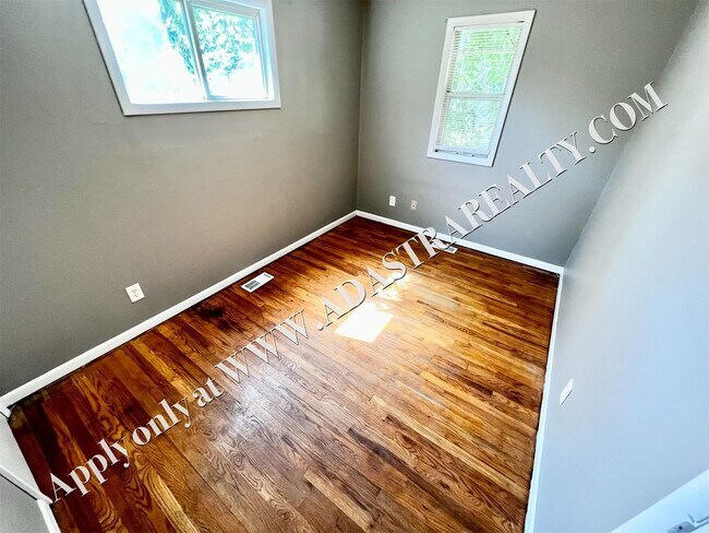 Building Photo - Very Nice 3 bedroom Home in Kansas City, MO-Available in FEBRUARY!!