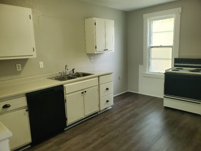 Building Photo - 20 Euclid St