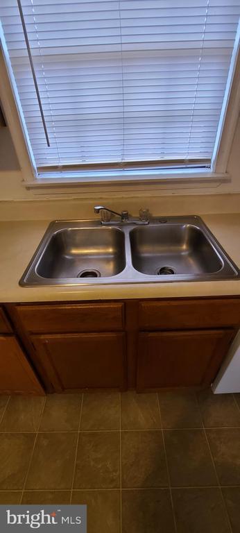 Building Photo - 319 Pendleton Dr