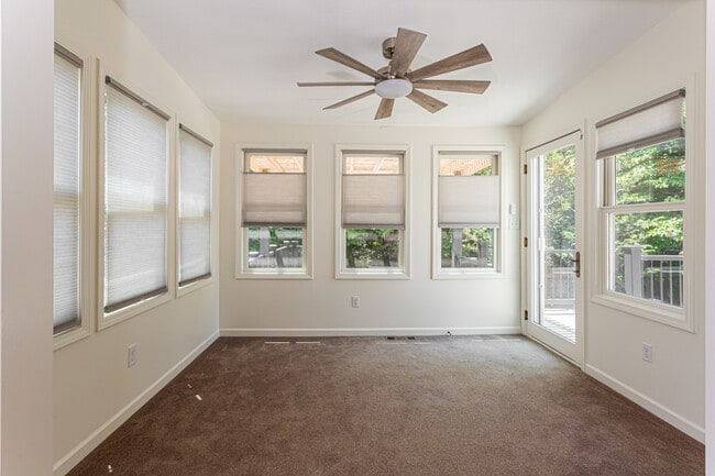 Building Photo - 220 Konawa Ln