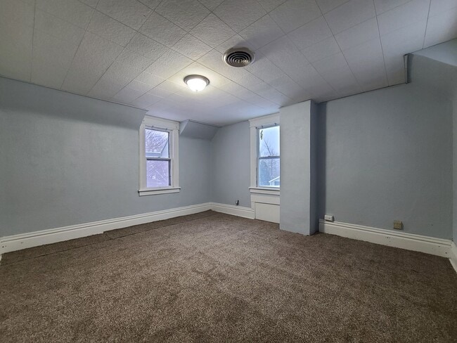 Building Photo - Spacious 5-bedroom, 2-bathroom home in Baroda