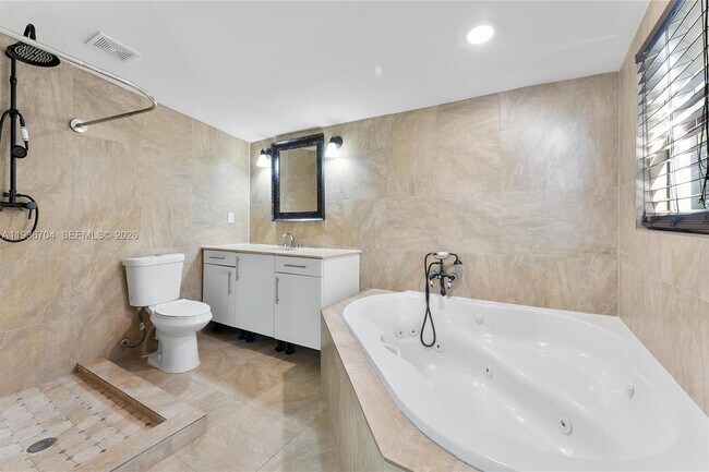 Building Photo - 300 SW 11th Ct