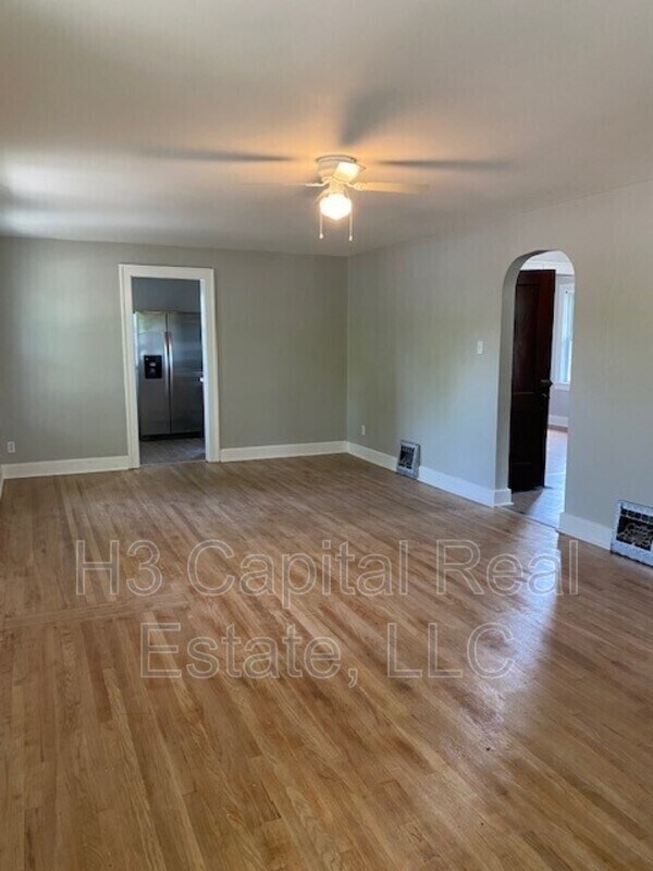 Building Photo - 2556 Edison Ave