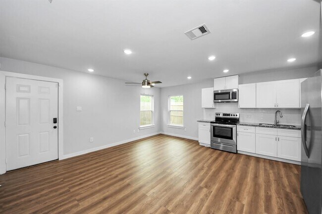 Building Photo - 6617 Bacher St