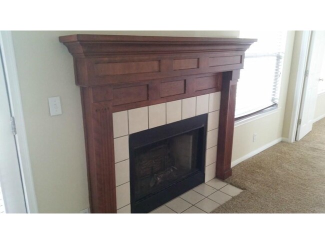 Building Photo - 706 Maplecreek Dr