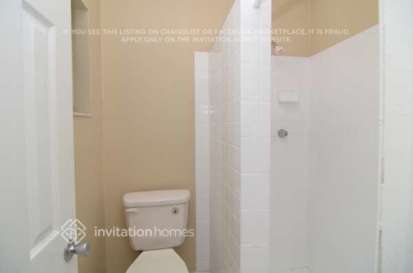 Building Photo - 2417 Devonwoode Pl