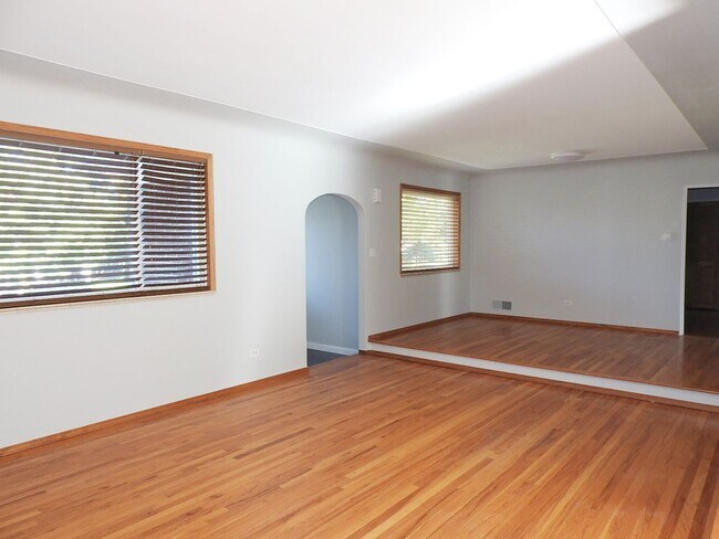 Building Photo - 760 Oneida St