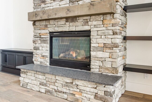 Building Photo - Like New 4 Bedroom Luxury Home in Franklin TN