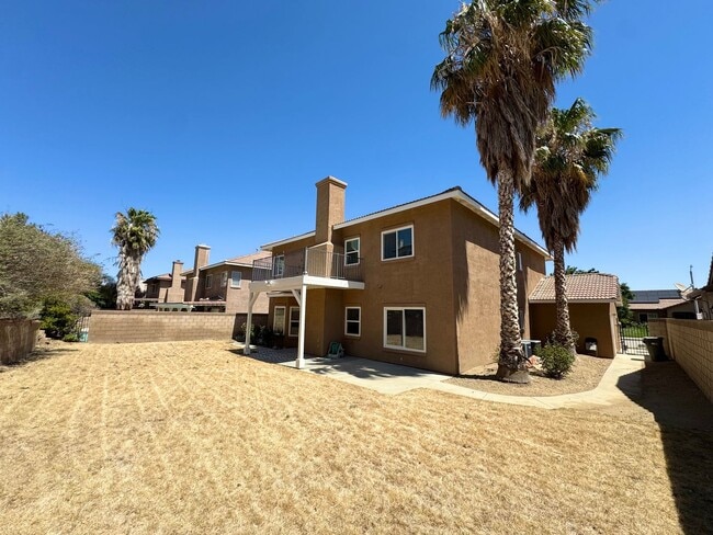 Building Photo - Spacious 6 bedroom home in West Palmdale
