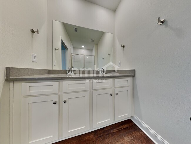 Building Photo - 42 Elcano Ln