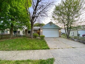 Building Photo - Ranch Style Home in Center Grove