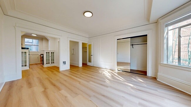 Building Photo - 1047 Bush St