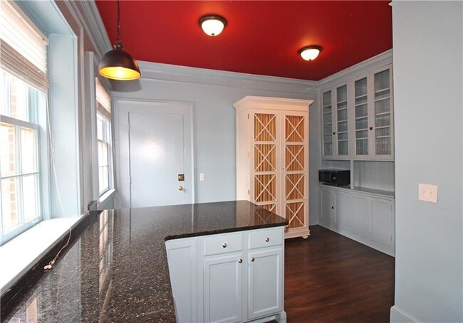 Building Photo - 1 S Prado NE