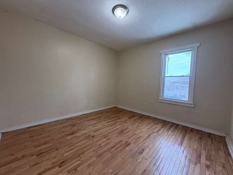 Building Photo - 33 Dickerman St