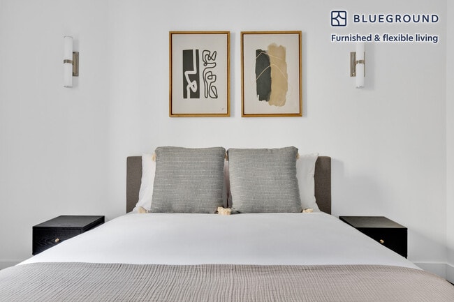 Building Photo - 15 W 55th St