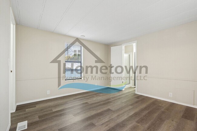 Building Photo - 2-Bedroom 2-Bathroom Home with Off-Street Parking Available in Coeur d’Alene!