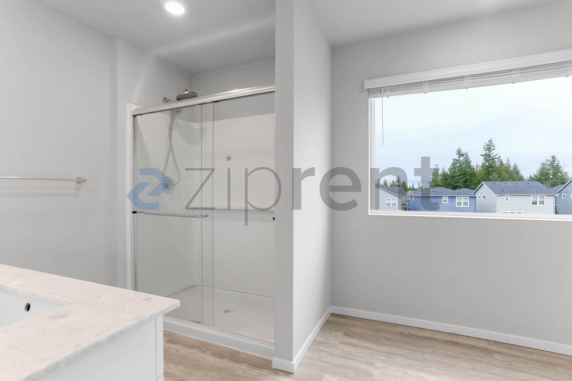 Building Photo - 1421 SW Pendleton Way