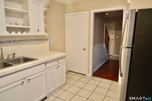 Building Photo - 136 Forest Rd