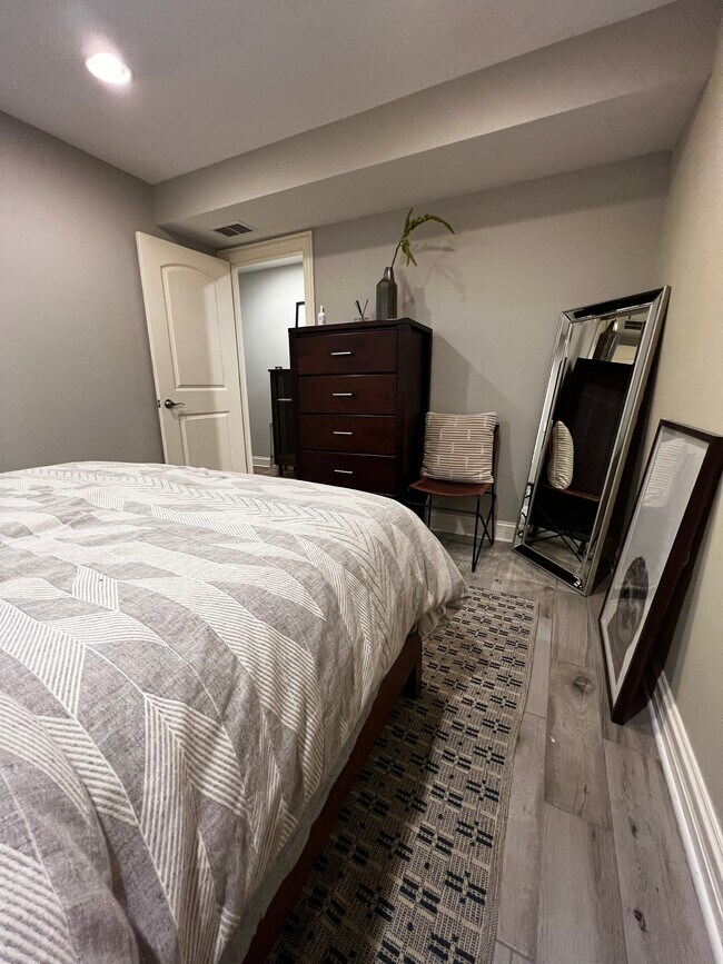 Bedroom 1 - 1525 N Maplewood Ave