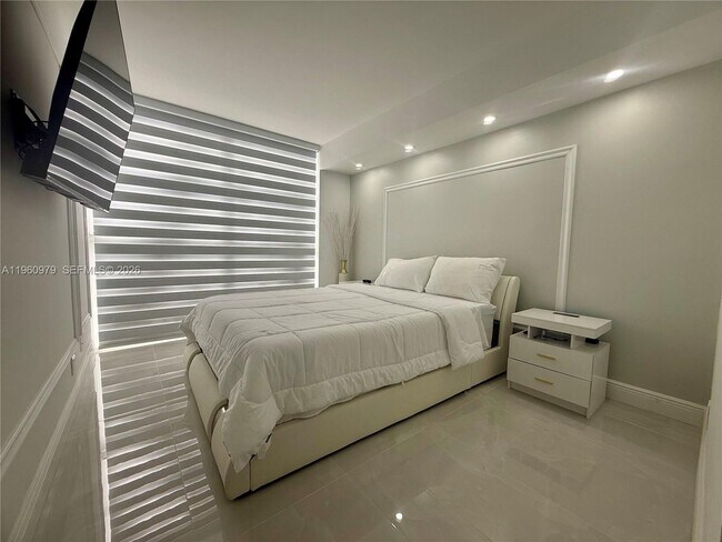 Building Photo - 1000 W Island Blvd