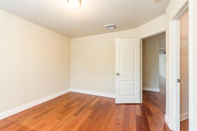 Building Photo - 10820 Split Stone Way