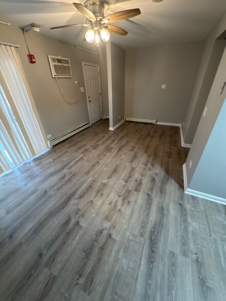 Building Photo - 3343 Commercial