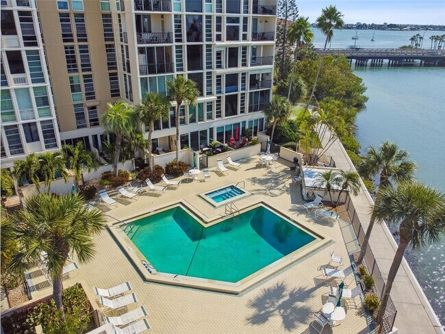 Building Photo - 7400 Sun Island Dr S