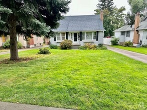 Building Photo - Charming Downriver Home