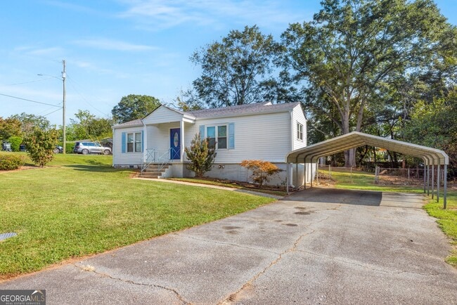 Building Photo - 1801 Crestridge Dr SE