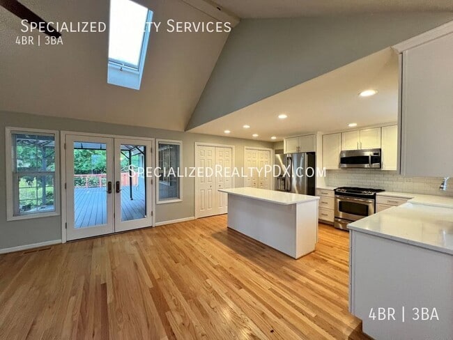 Building Photo - 5749 NE Harvest St