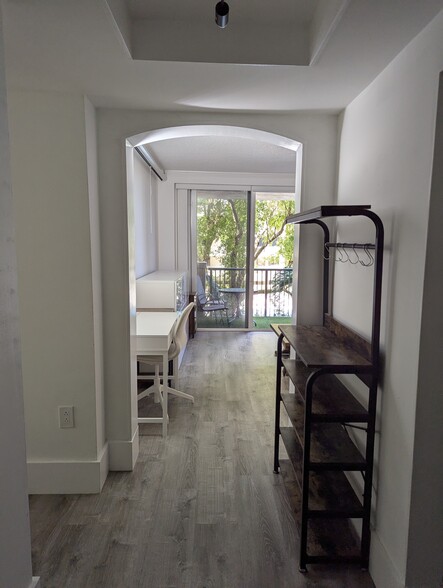 Building Photo - 2951 S Bayshore Dr