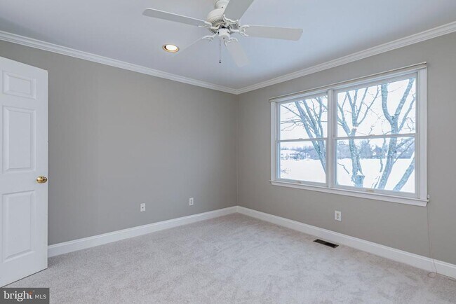 Building Photo - 497 Christopher Dr