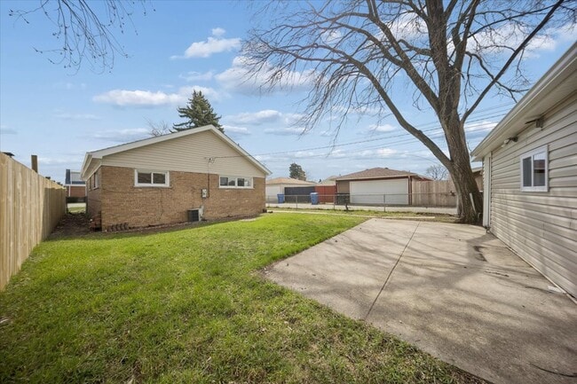 Building Photo - 7732 S Springfield Ave