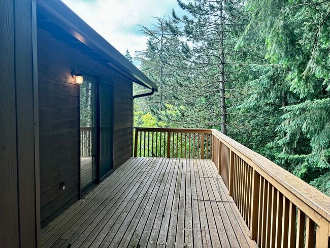 Building Photo - Amazing Lake Forest Park Home