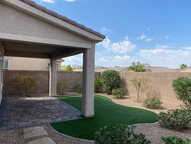 Building Photo - TUSCANY GUARD GATED COMMUNITY. LOTS OF UPGRADES AND HOA AMENITIES