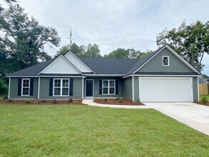 Building Photo - 4 bedrooms, 2 baths in Hahira/North Lownde...