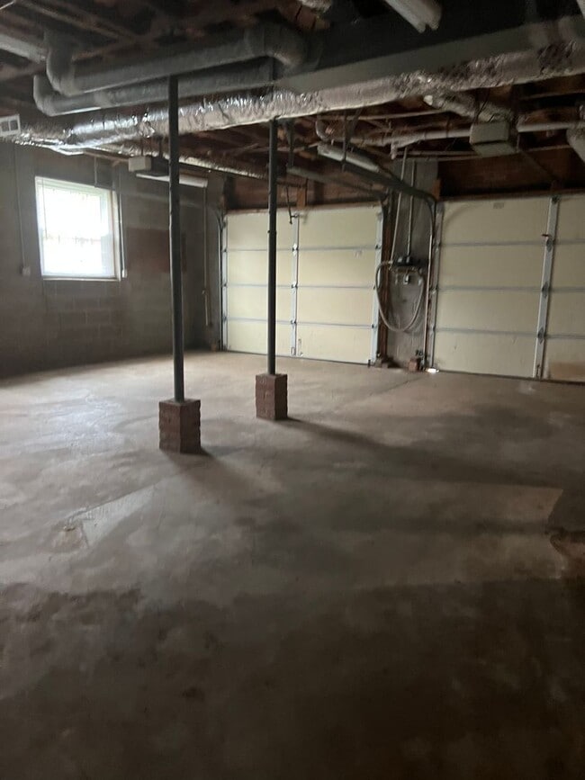 Building Photo - 733 Pine St