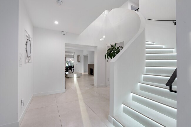 Building Photo - 201 Bedford Dr