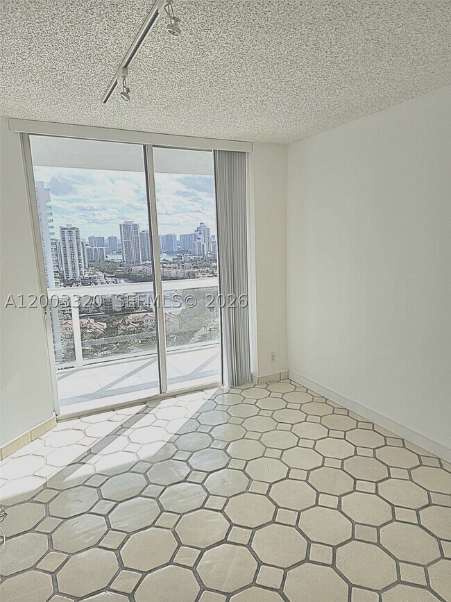 Building Photo - 20185 E Country Club Dr